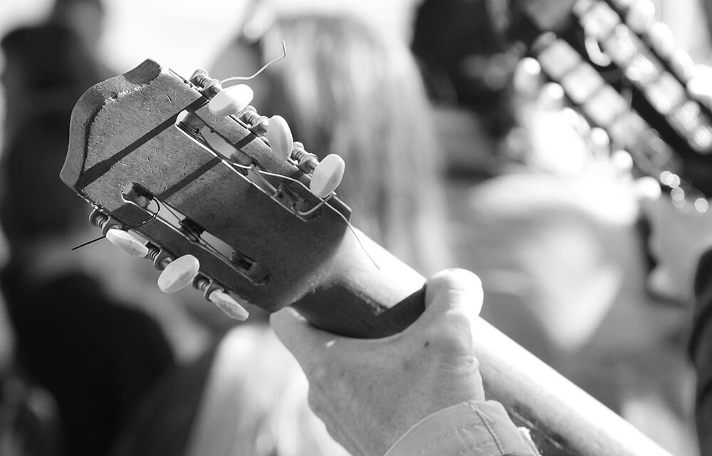 Los guardianes de la tradición:  el problema de la «autenticidad» en la recopilación de cantos populares